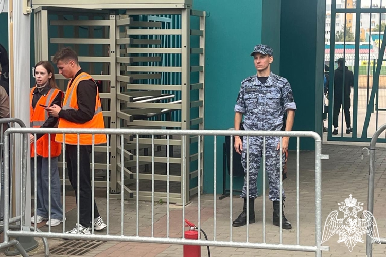 В Липецке Росгвардия обеспечила правопорядок во время футбольного матча