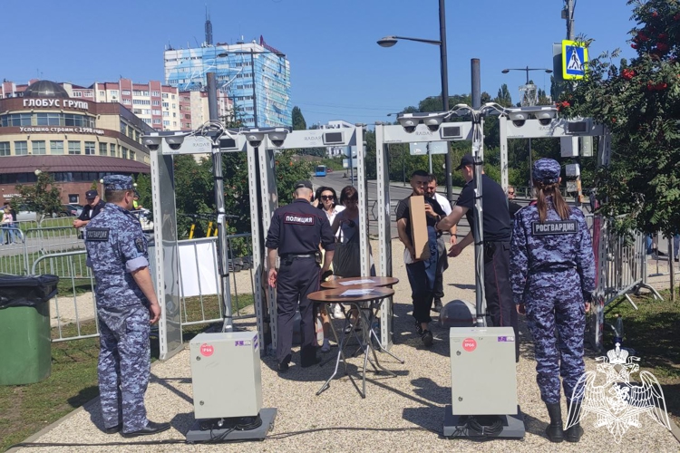 В ЛИПЕЦКЕ РОСГВАРДИЯ ОБЕСПЕЧИЛА БЕЗОПАСНОСТЬ ПРИ ПРОВЕДЕНИИ ГАСТРОНОМИЧЕСКОГО ФЕСТИВАЛЯ «ВКУСНЫЙ ГОРОД»
