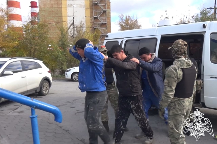 В Липецкой области сотрудники ОМОН Росгвардии оказали содействие полиции в проведении рейда по выявлению нарушений в сфере миграции