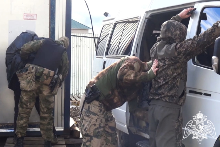 В Липецкой области сотрудники ОМОН Росгвардии оказали содействие полиции в проведении рейда по выявлению нарушений в сфере миграции
