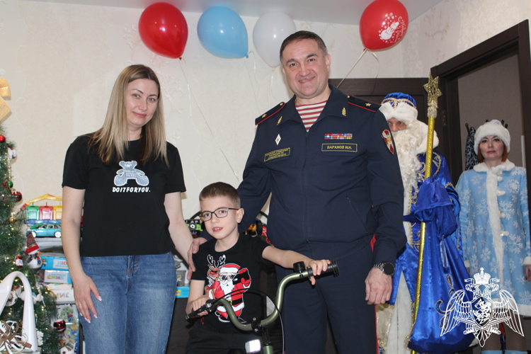 Росгвардия исполнила мечту 8-летнего мальчика из Липецка благодаря акции «Ёлка желаний» (видео)  