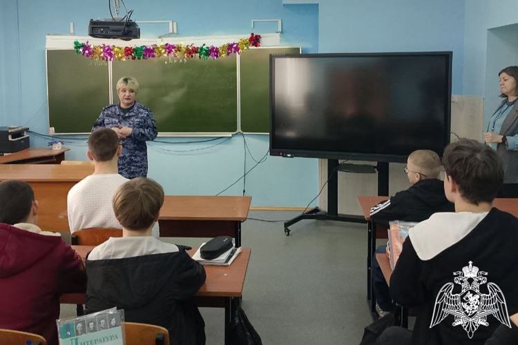 Росгвардейцы провели урок мужества с липецкими школьниками