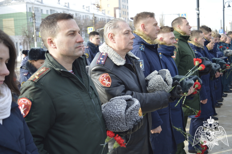 Росгвардейцы приняли участие в митинге в честь Дня защитника Отечества 