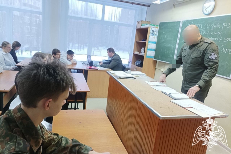 Уроки мужества, посвященные Сталинградской битве, провели для липецких школьников офицеры Росгвардии