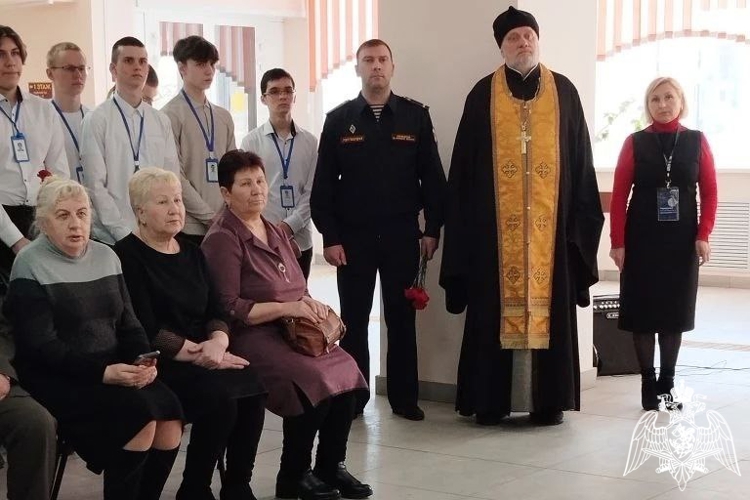 Память военнослужащего войск правопорядка младшего сержанта Александра Усачева почтили в Липецке