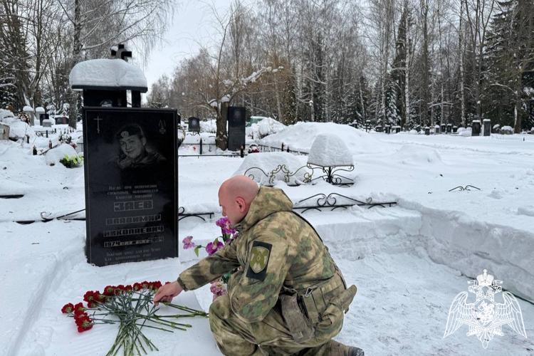 Росгвардейцы почтили память погибшего сослуживца