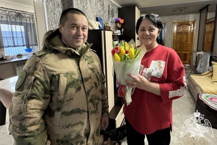 Сотрудники ОМОН «Легион» поздравили с весенним праздником матерей и вдов погибших товарищей
