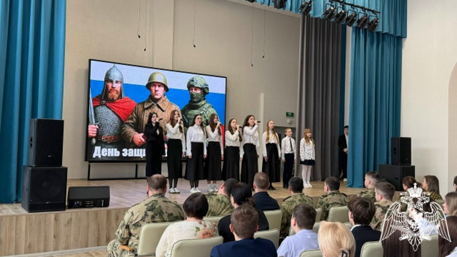 Школьники провели концерт для росгвардейцев из Липецка