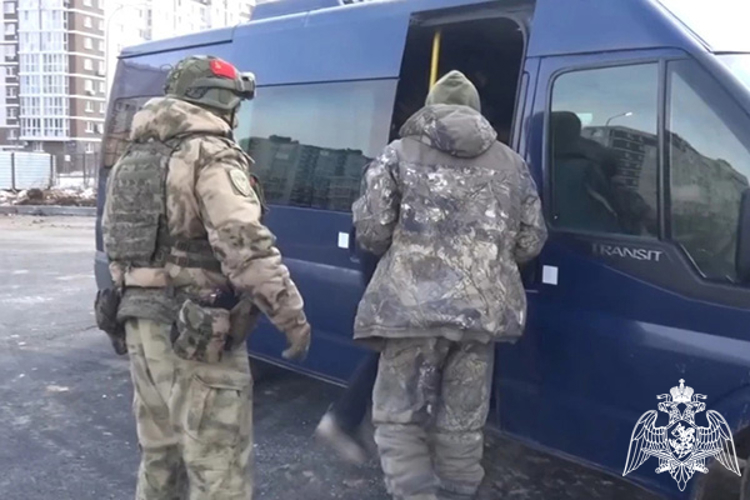 В Липецкой области Росгвардия оказала силовое сопровождение правоохранителям при проведении рейда по соблюдению миграционного законодательства