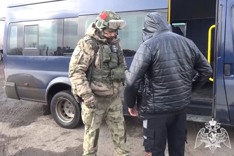 В Липецкой области Росгвардия оказала силовое сопровождение правоохранителям при проведении рейда по соблюдению миграционного законодательства