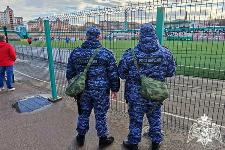 Росгвардейцы обеспечили безопасность футбольного матча в Липецке