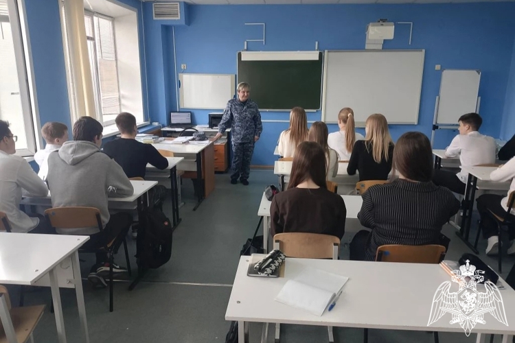 В Липецке росгвардейцы провели тематическое занятие, посвященное Дню космонавтики