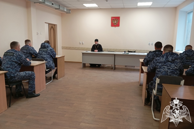 В Ельце прошла встреча росгвардейцев с представителем духовенства