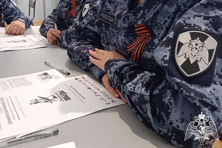 В Липецке росгвардейцы приняли участие в акции «Диктант Победы»