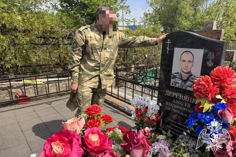 В Липецке росгвардейцы почтили память погибших при исполнении служебного долга бойцов ОМОН