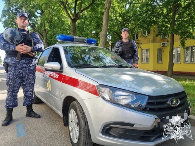  В Липецке росгвардейцы оказали содействие медикам в помощи пожилой женщине