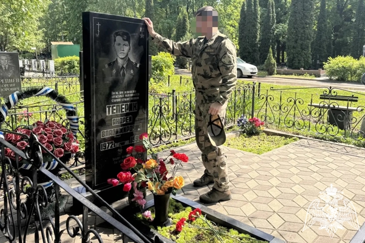В Липецке росгвардейцы почтили память погибших при исполнении служебного долга бойцов ОМОН