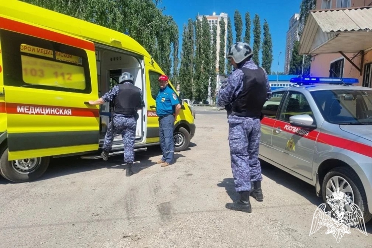 В Липецке росгвардейцы проверили работу системы тревожной сигнализации на автомобилях скорой медицинской помощи