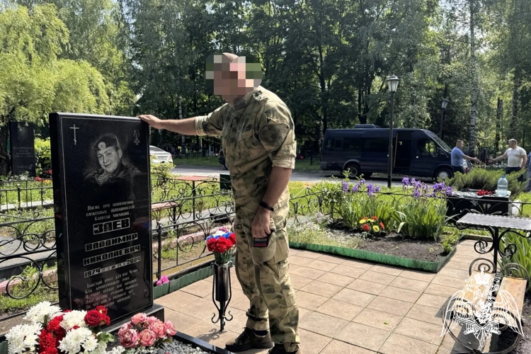 В Липецке сотрудники ОМОН «Легион» почтили память погибших при исполнении служебного долга сослуживцев
