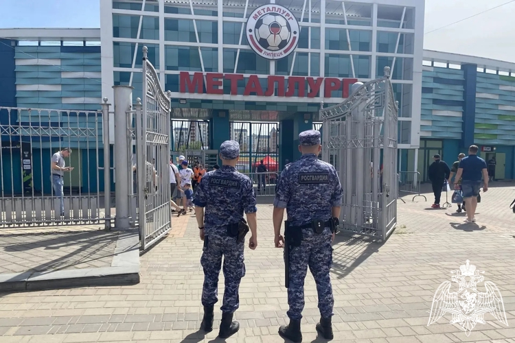 В Липецке сотрудники Росгвардии обеспечили общественную безопасность и правопорядок в период проведения футбольного матча