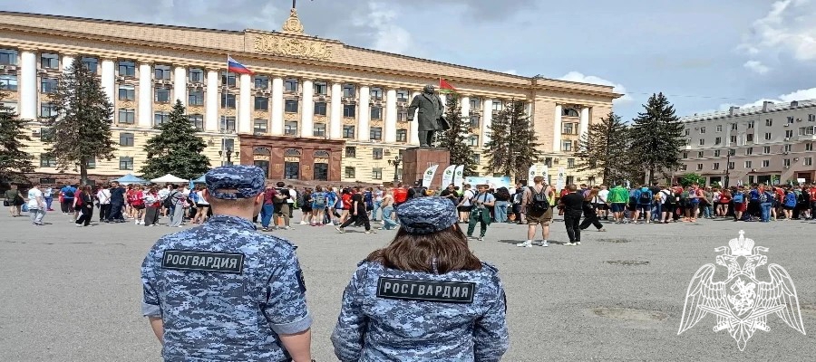 Росгвардия обеспечила правопорядок на легкоатлетической эстафете в Липецке