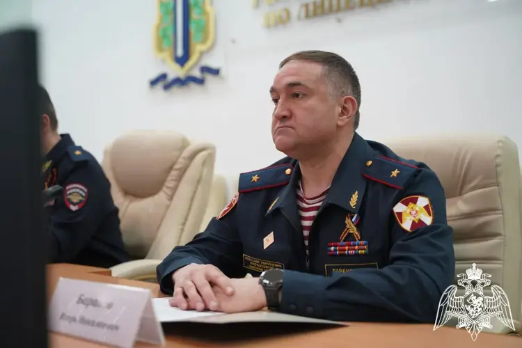 В Липецке росгвардейцам вручили нагрудные знаки «За спортивное мужество»