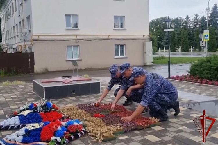 Видеоролик ко Дню памяти и скорби сняли росгвардейцы в Липецке