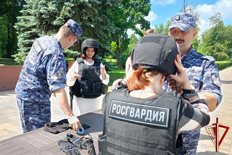 Росгвардейцы приняли участие в проведении квеста «Город безопасности» в Липецке