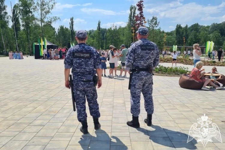 В Липецке росгвардейцы обеспечили общественную безопасность во время празднования Дня России 