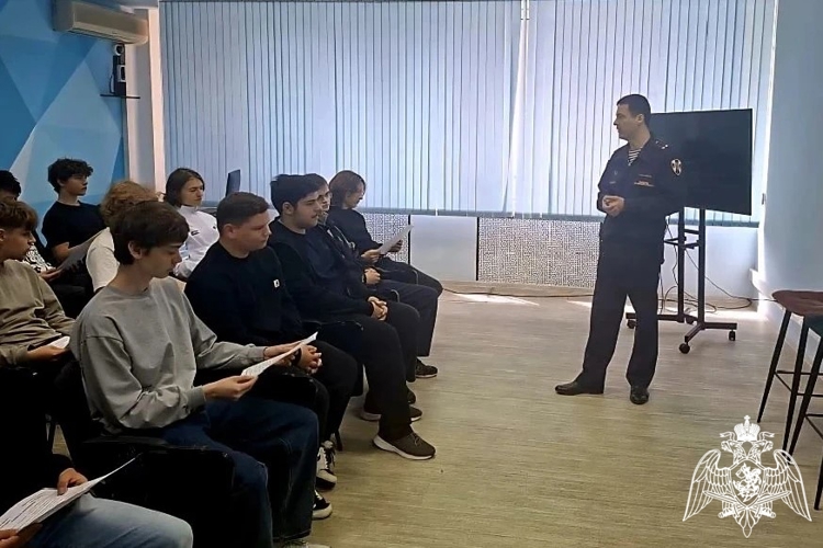 Сотрудники Росгвардии провели профориентационную встречу со студентами Липецкого государственного технического университета