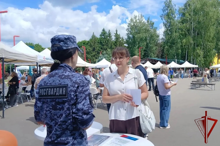 Росгвардия стала участником Всероссийской ярмарки трудоустройства в Липецке