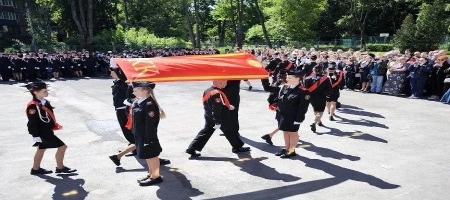 В Липецке росгвардейцы стали почетными гостями на Последнем звонке в Кадетской школе имени майора милиции Алексея Коврижных