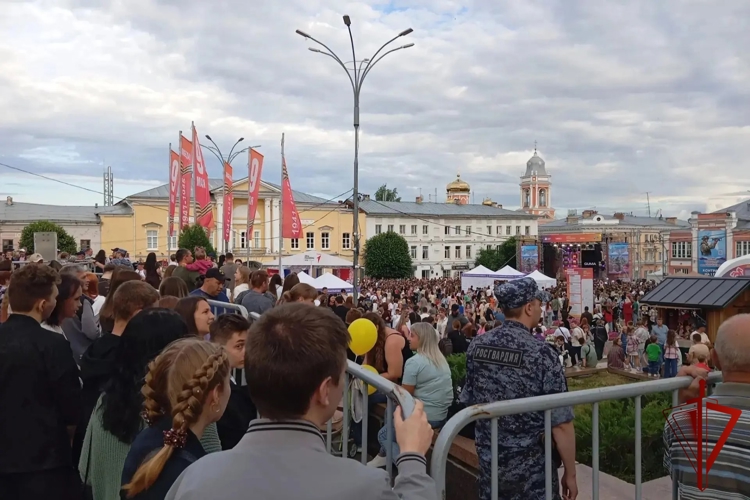 Росгвардейцы обеспечили правопорядок на масштабном фестивале «День молодежи — 2026» в Ельце