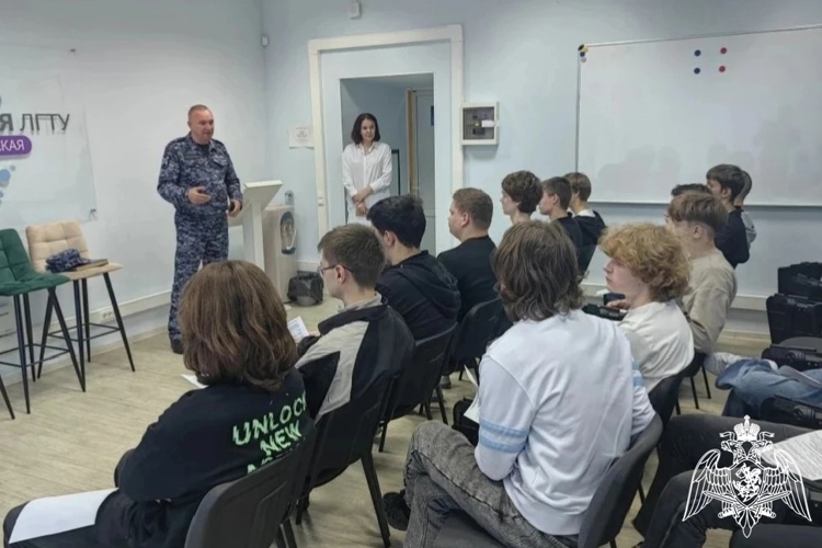 Сотрудники Росгвардии провели профориентационную встречу со студентами Липецкого государственного технического университета