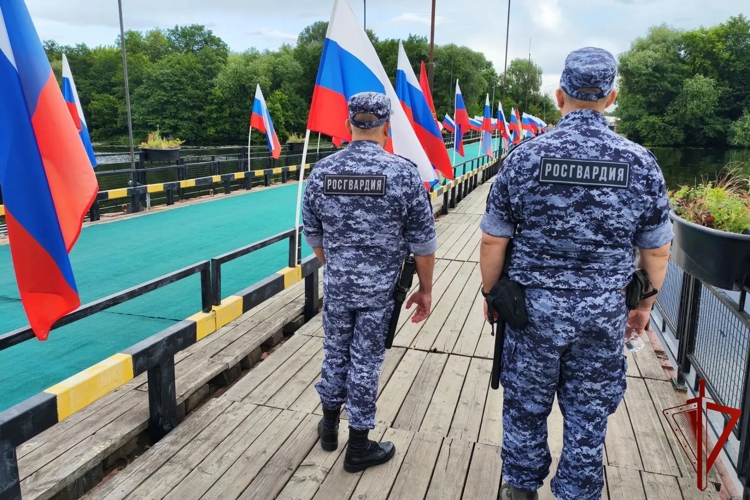 Росгвардейцы обеспечили общественную безопасность во время спортивных и памятных мероприятий в Липецке