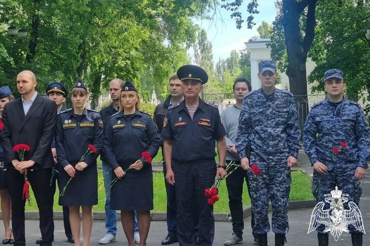 В Липецке росгвардейцы приняли участие в памятной акции, посвященной Международному дню защиты детей
