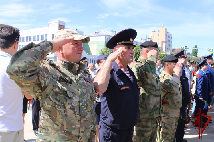 В Липецке росгвардейцы почтили память погибших в годы Великой Отечественной войны