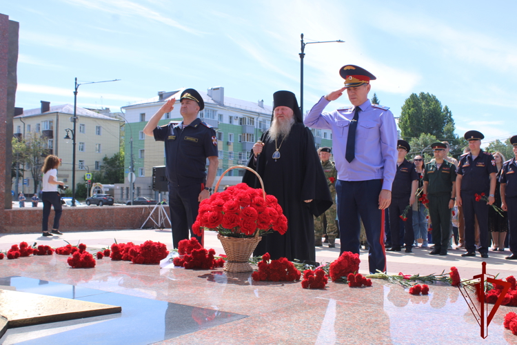 В Липецке росгвардейцы почтили память погибших в годы Великой Отечественной войны