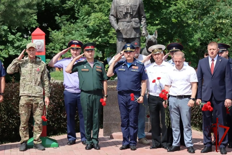 В Липецкой области офицер Росгвардии принял участие в открытии памятника ветеранам боевых действий