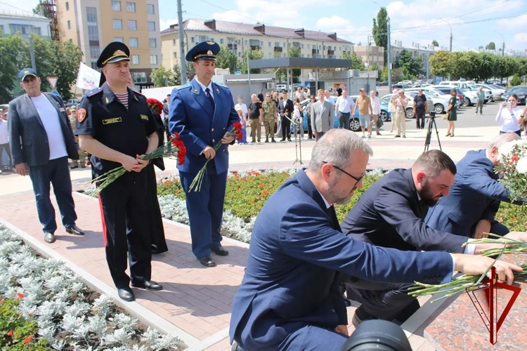 В Липецке  росгвардейцы приняли участие в митинге, посвященном Дню ветеранов боевых действий