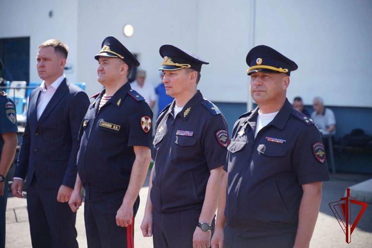 В Липецке семья росгвардейцев стала серебряным призером в соревнованиях «Папа, мама, я – спортивная семья» (ВИДЕО)