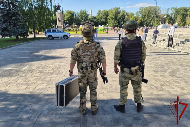 Росгвардия обеспечила безопасность липчан во время празднования Дня города и Дня металлурга