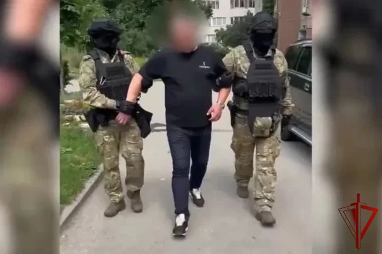 Сотрудники СОБР Росгвардии оказали силовую поддержку при задержании подозреваемых в осквернении мемориала на площади Героев в Липецке