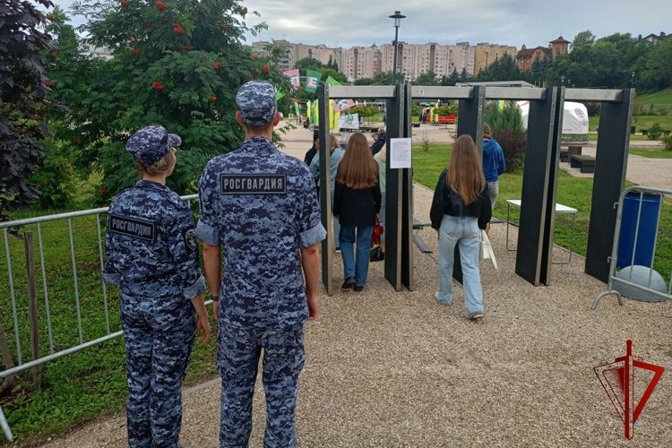 Росгвардия обеспечила безопасность во время фестиваля бардов в Липецке