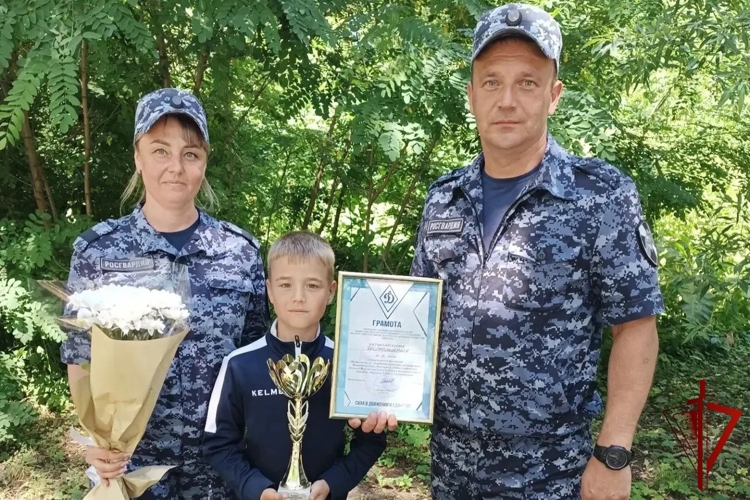 В Липецке семья росгвардейцев стала серебряным призером в соревнованиях «Папа, мама, я – спортивная семья» (ВИДЕО)