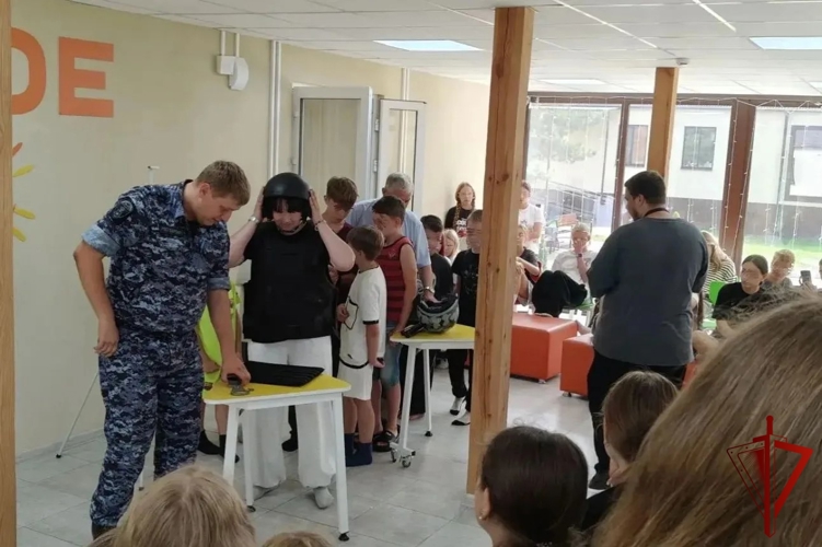 В лагерях Липецкой области сотрудники вневедомственной охраны провели акцию «Каникулы с Росгвардией»