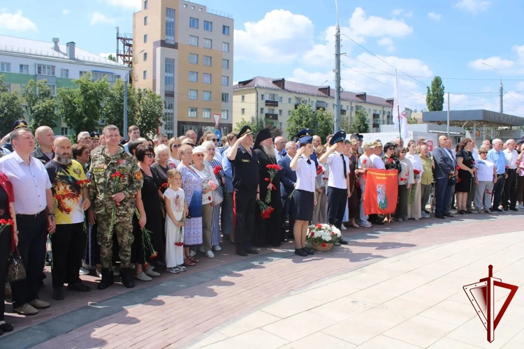 В Липецке  росгвардейцы приняли участие в митинге, посвященном Дню ветеранов боевых действий