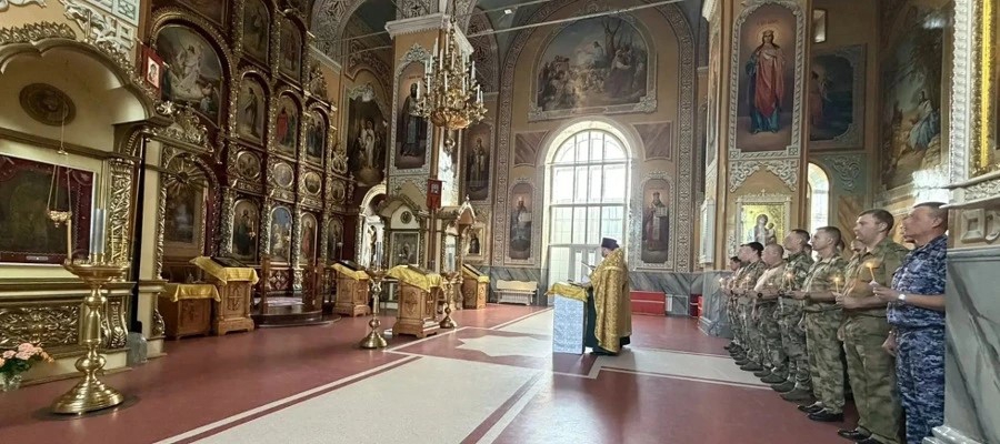 В Липецке росгвардейцы посетили богослужение в честь великого князя Владимира