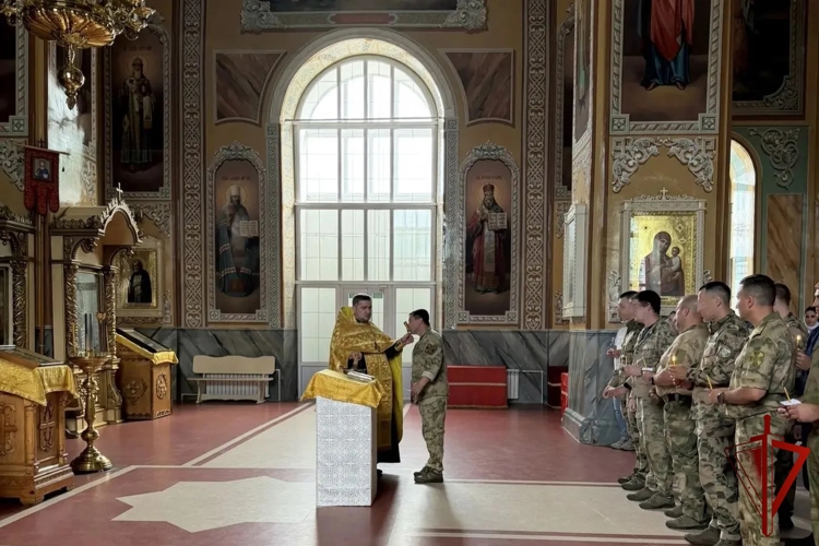 В Липецке росгвардейцы посетили богослужение в честь великого князя Владимира