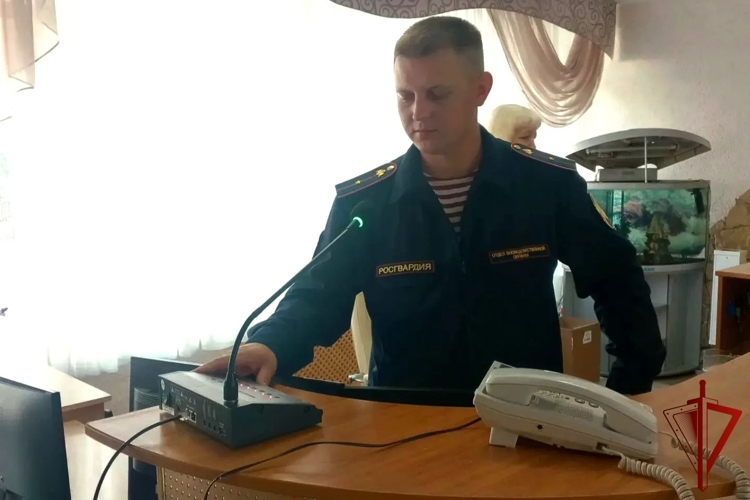 В Липецке сотрудники Росгвардии завершили проверку образовательных учреждений к новому учебному году